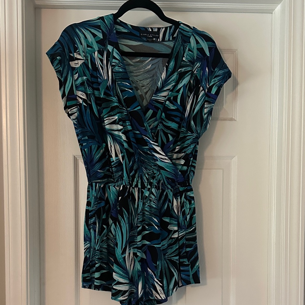 Simply Styled Blue and Black Patterned Top
